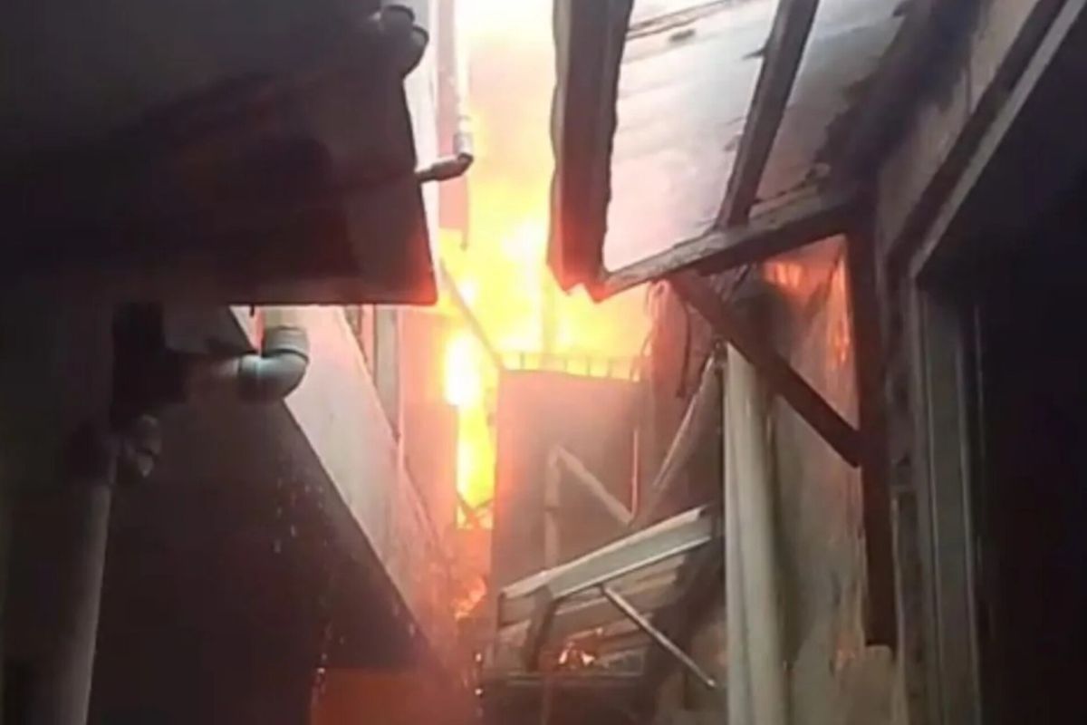 Warga terluka dari dua kebakaran di Jakarta Selatan