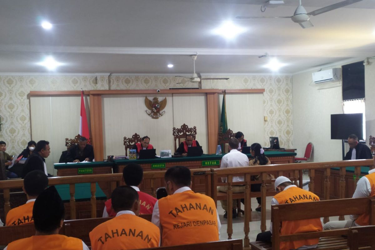 PN Denpasar vonis 5 tahun 8 bulan penjara pada WNA Rusia terkait ganja -  ANTARA News