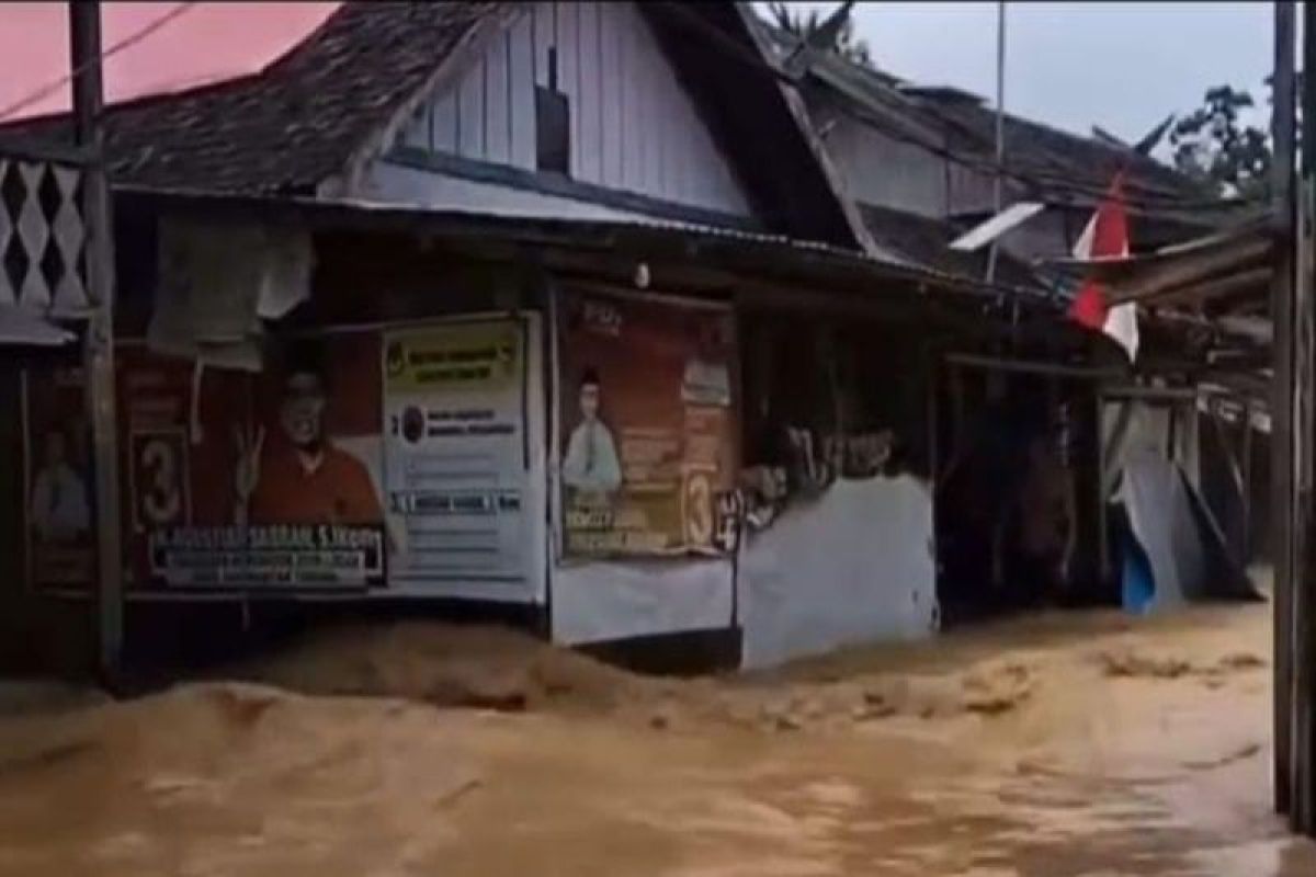 Banjir bandang di Kapuas landa sembilan desa