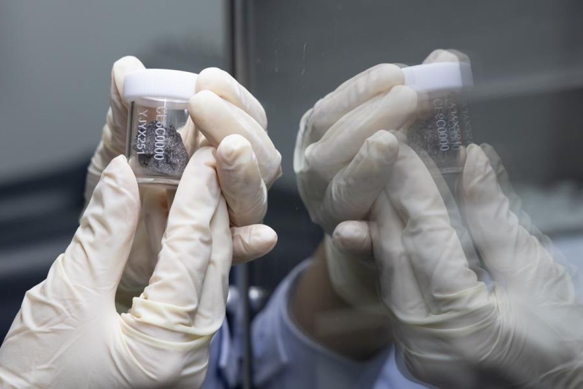 Penelitian: cekungan apollo di bulan terbentuk 4,16 miliar tahun silam