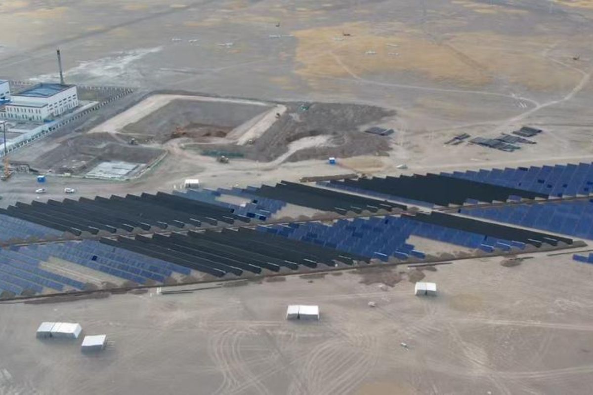 Transformasi energi bersih Xizang China dari biomassa ke energi surya