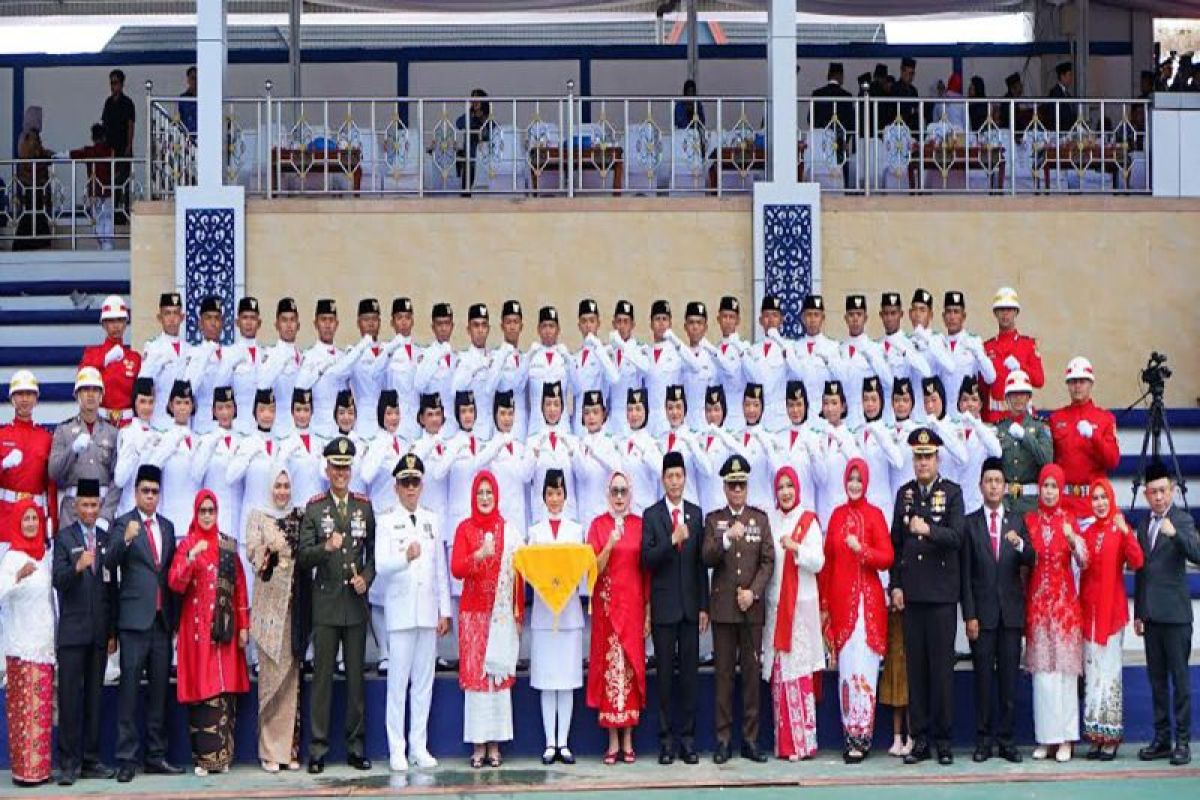 Anggota Paskibraka Barito Utara karya wisata ke Akmil dan UGM