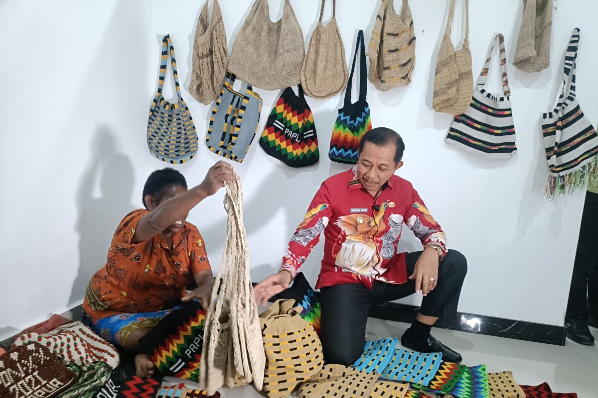 200 UMKM-IKM Kota Jayapura ikut Festival IKM 2025