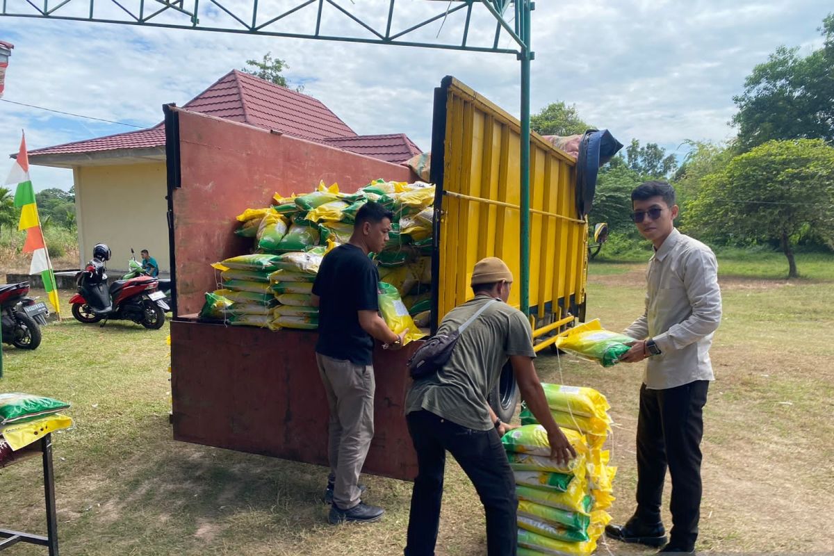 Polres Ogan Ilir-Sumsel salurkan 5 ton beras pada gerakan  pangan murah