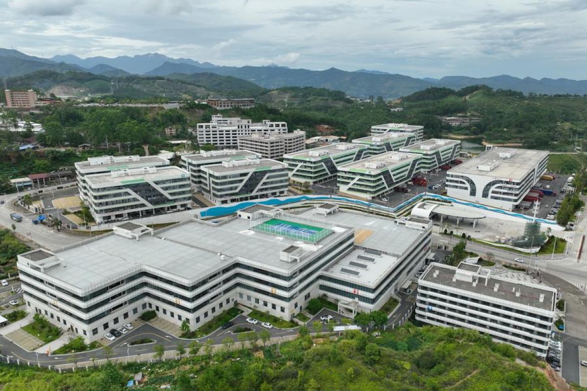 Industri keramik tumbuh pesat di wilayah Dehua China