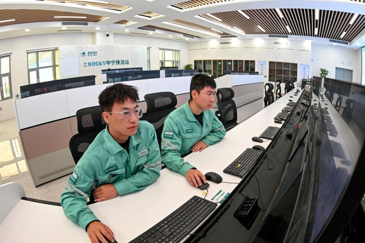 Proyek transmisi daya UHV Ningxia-Hunan di China mulai beroperasi