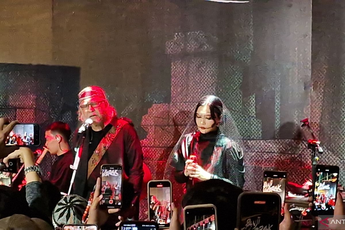Iwan Fals dan Isyana nyanyi di gala film animasi Panji Tengkorak