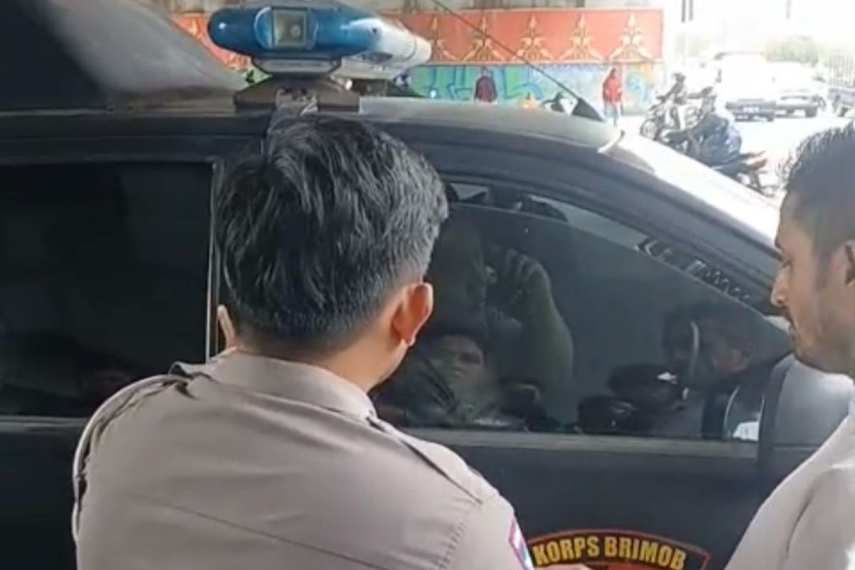 Mobil dinas Brimob tabrak pemotor di Pekanbaru, oknum diproses internal