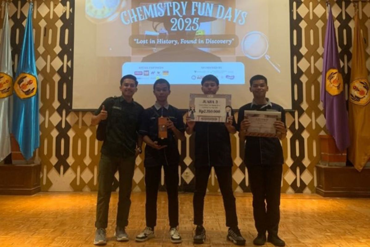 Electriciteam SMKN 1 Paringin juara 3 LKTI di CFD 2025
