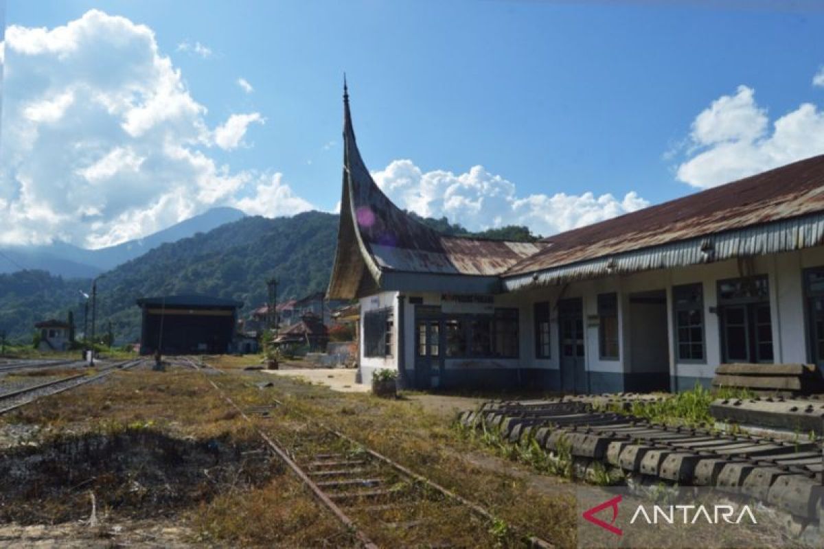 Bagian WTBOS, delegasi negara asing dan Kemenbud akan kunjungi stasiun kereta api Padang Panjang