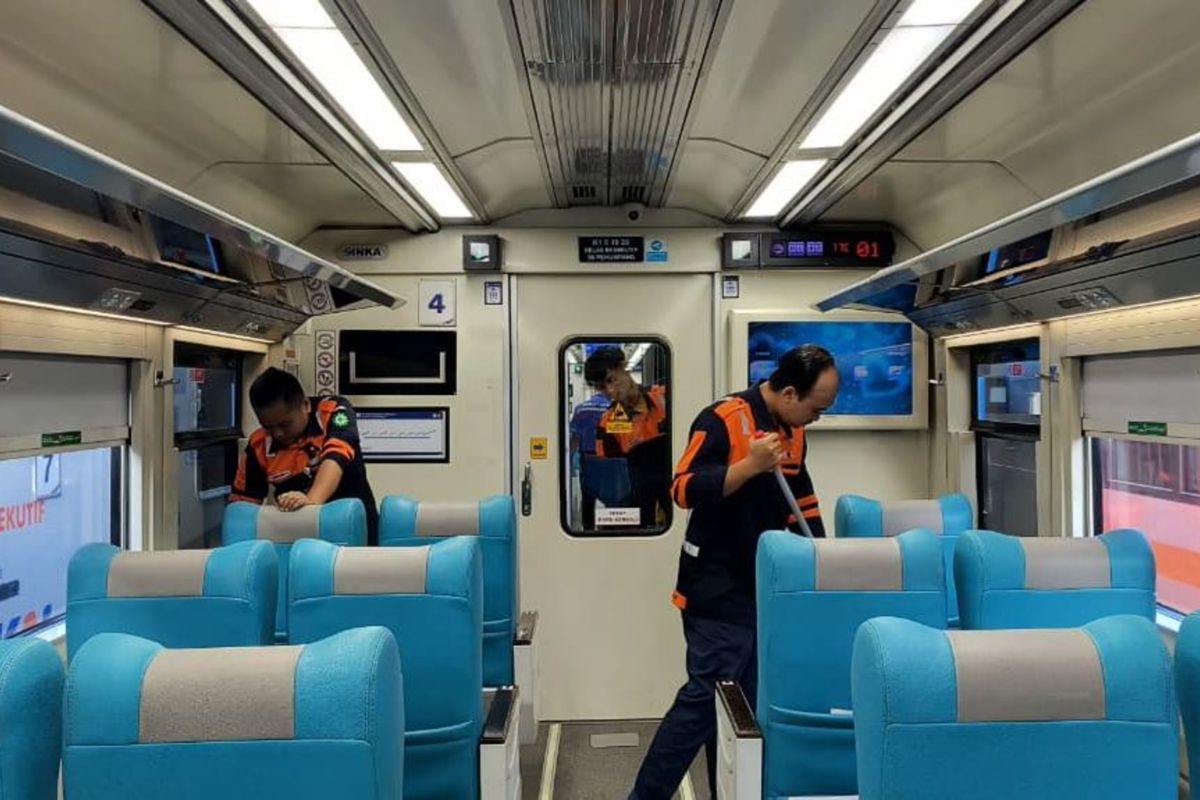 Keep trains smoke-free, keep passengers healthy