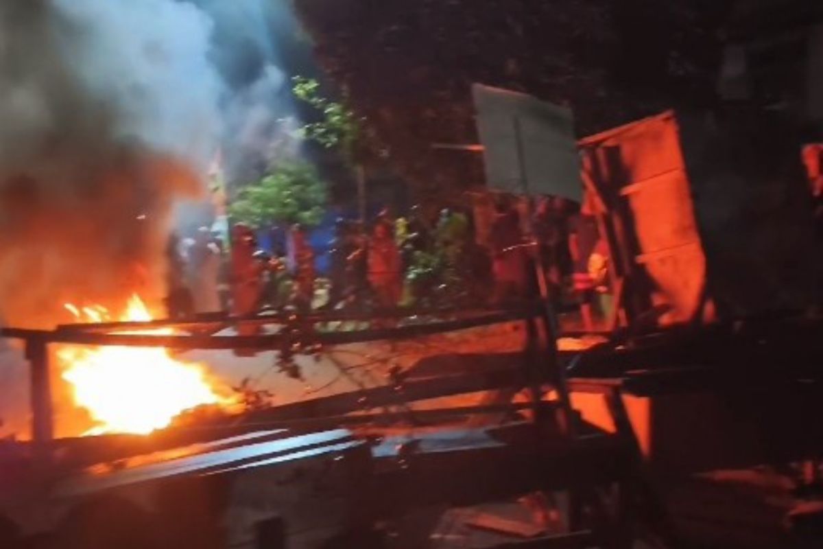 Bupati Kerinci tenangkan warga hingga blokir jalan dibuka
