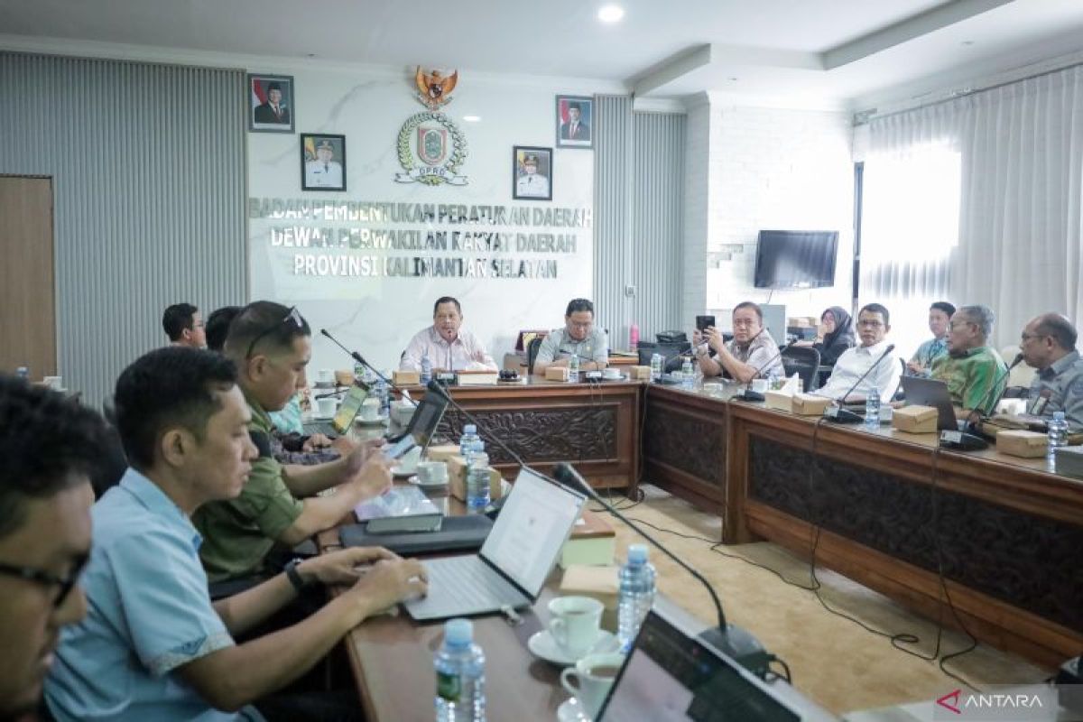Bapemperda DPRD Kalsel harmonisasikan empat Raperda
