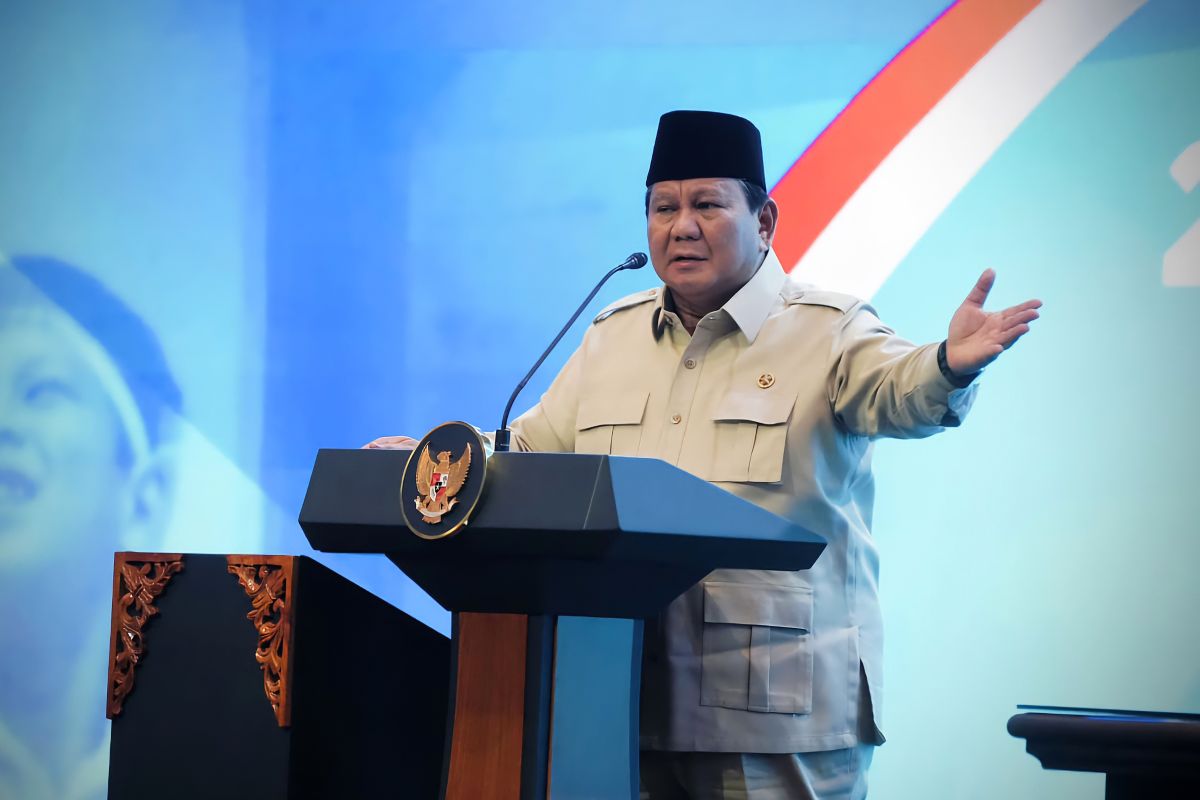 Prabowo moved by testimonies from Sekolah Rakyat students