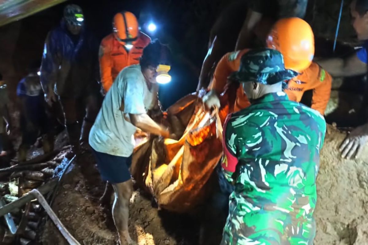 SAR gabungan evakuasi dua penambang emas di Sangihe tertimbun longsor