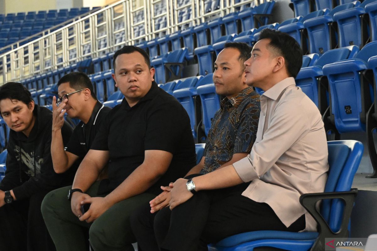 Gibran minta renovasi GOR Manahan segera tuntas untuk acara olahraga