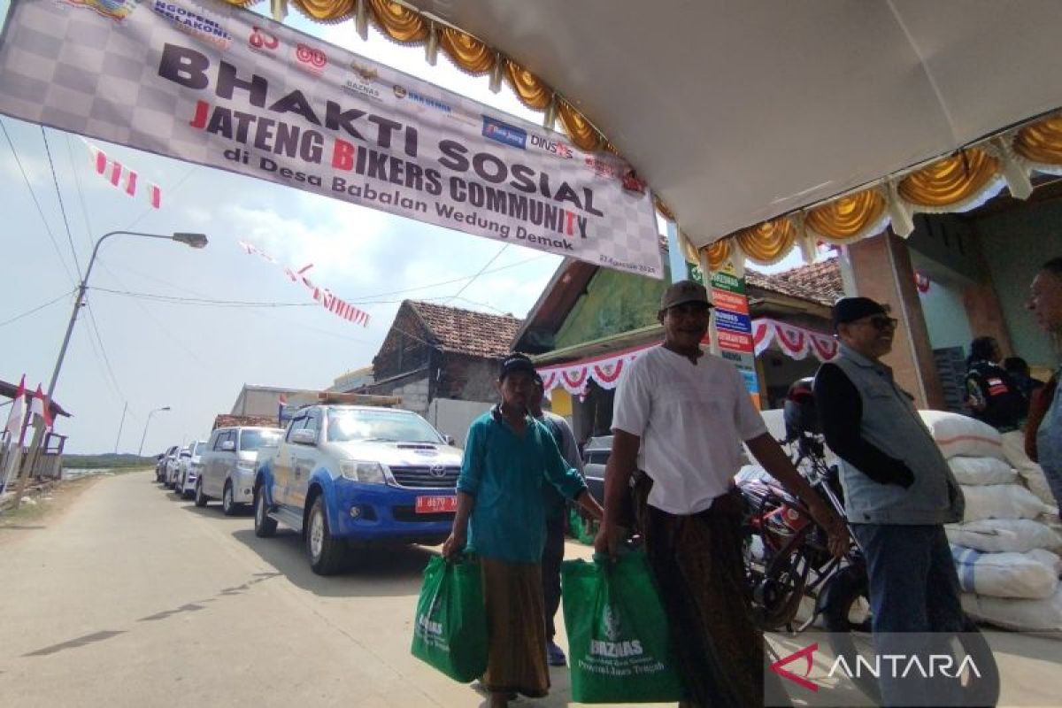 Gubernur Jateng serahkan 650 paket sembako bagi warga miskin Demak