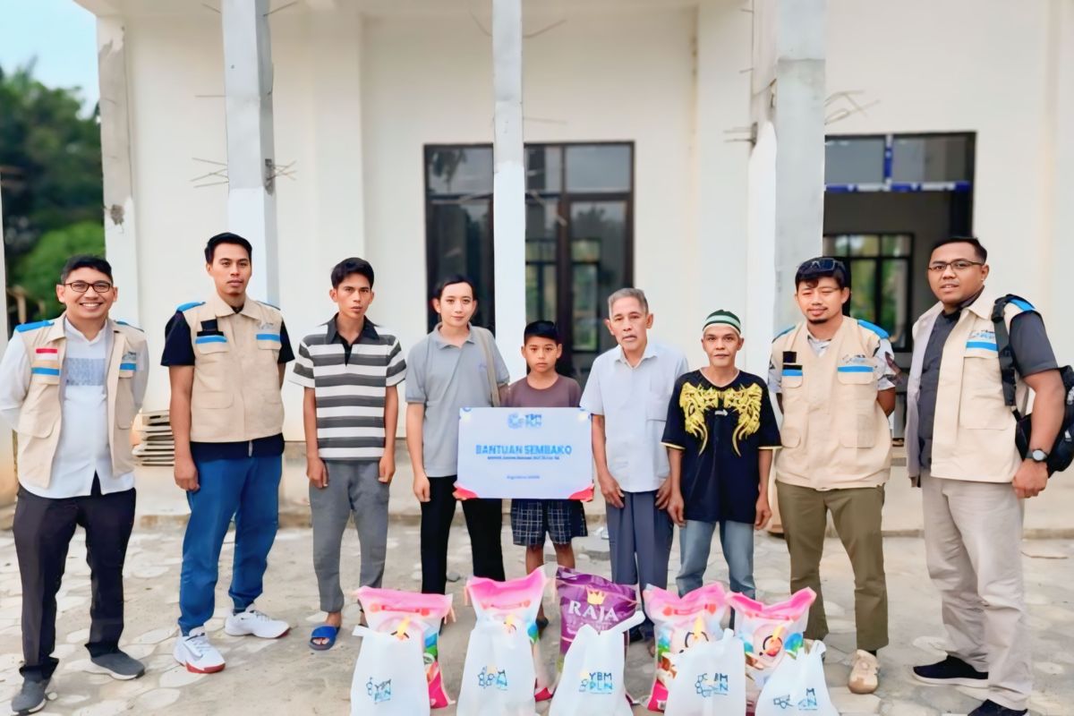PLN Baturaja salurkan bantuan sembako untuk kaum dhuafa