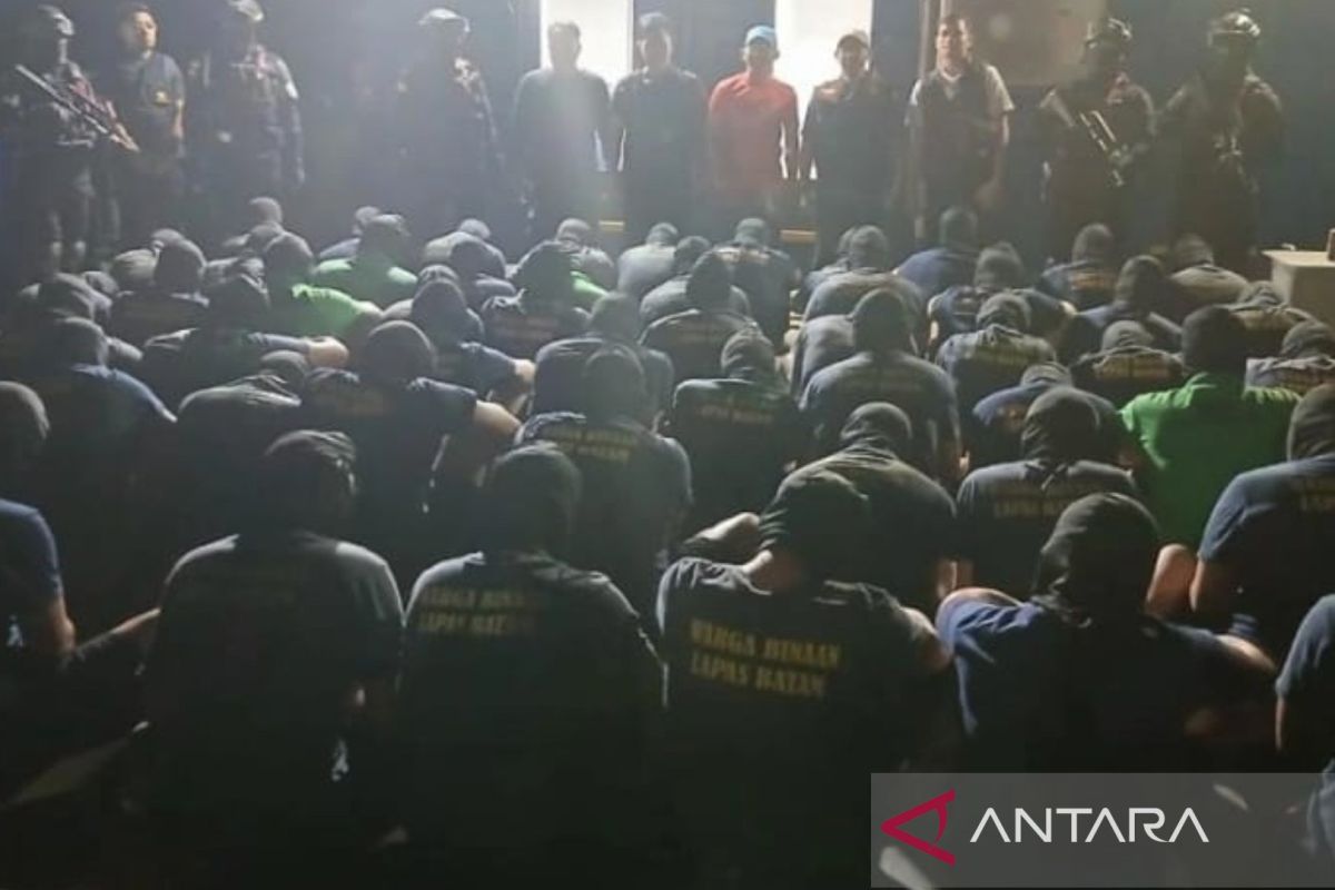 Indonesia moves over 1,300 high-risk inmates to Nusa Kambangan Island