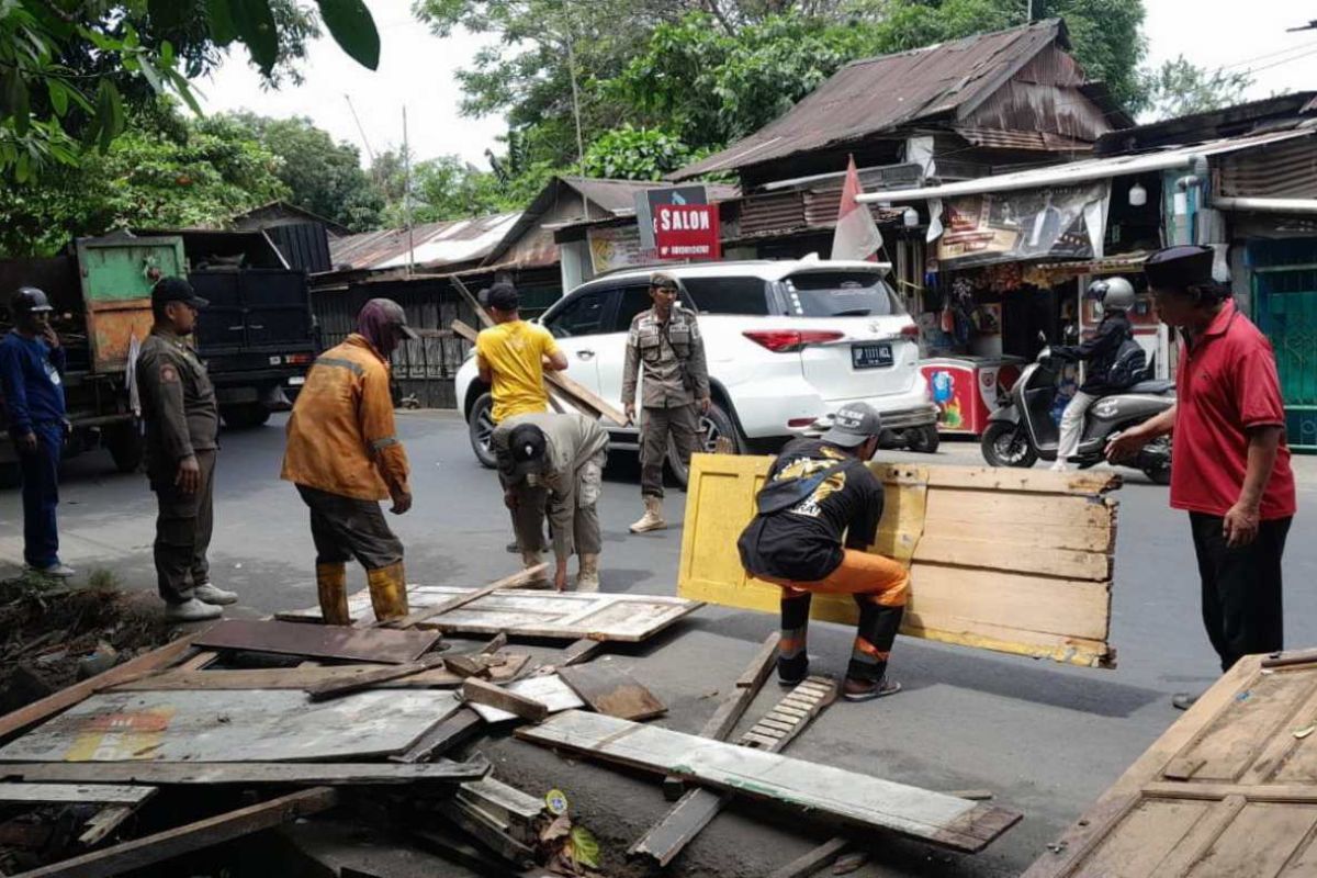 Pemkot Makassar tertibkan pasar 