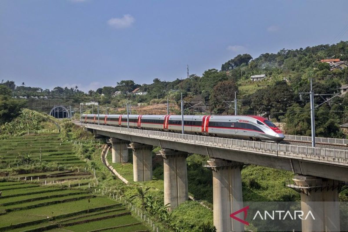 Sepekan ekonomi, OTT Wamenaker sampai utang kereta cepat