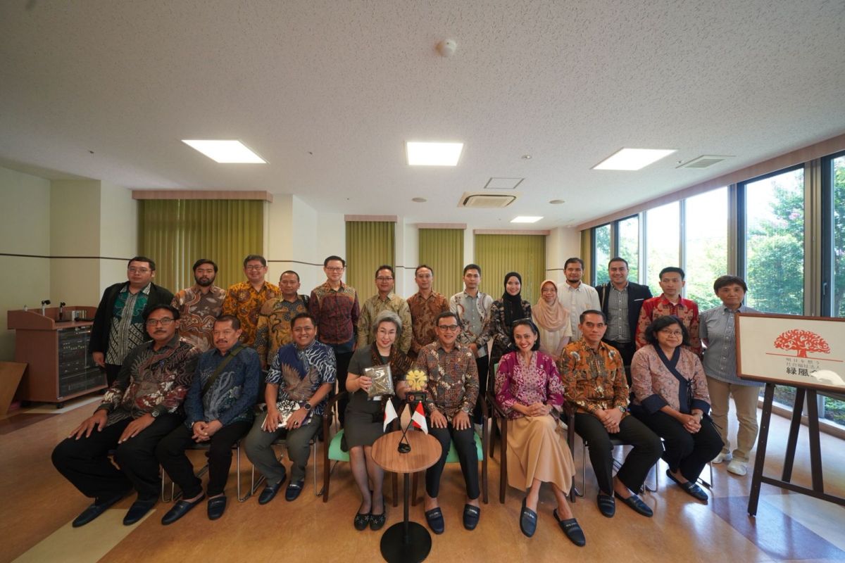Minister P2MI visits Tokyo hospital to observe Indonesian workers