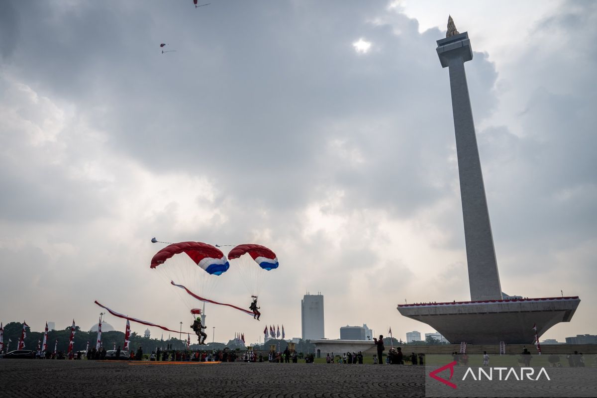 TNI gelar defile dan simulasi tempur saat perayaan HUT di Monas