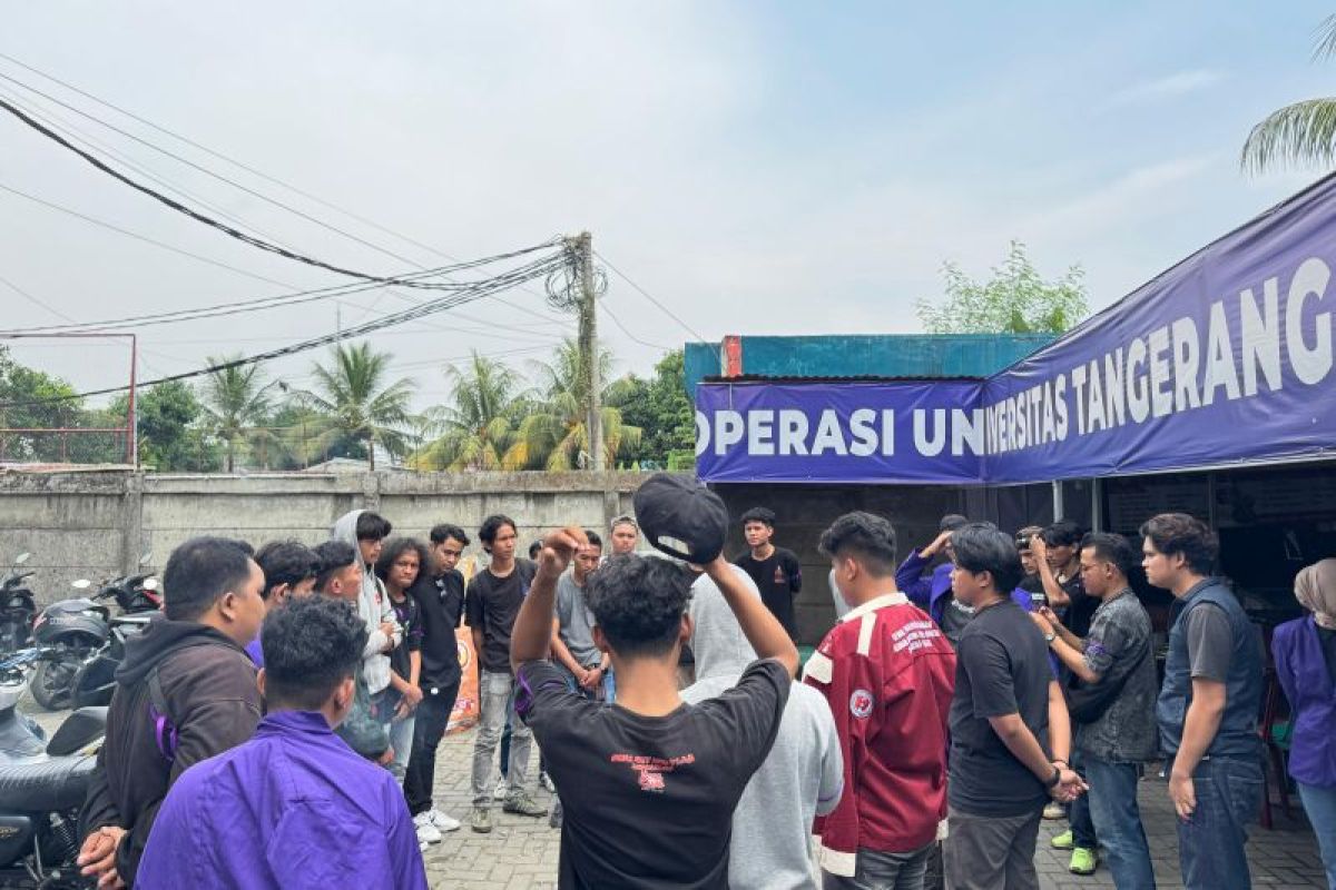 Massa aksi demo di DPR sempat masuk ke jalan tol