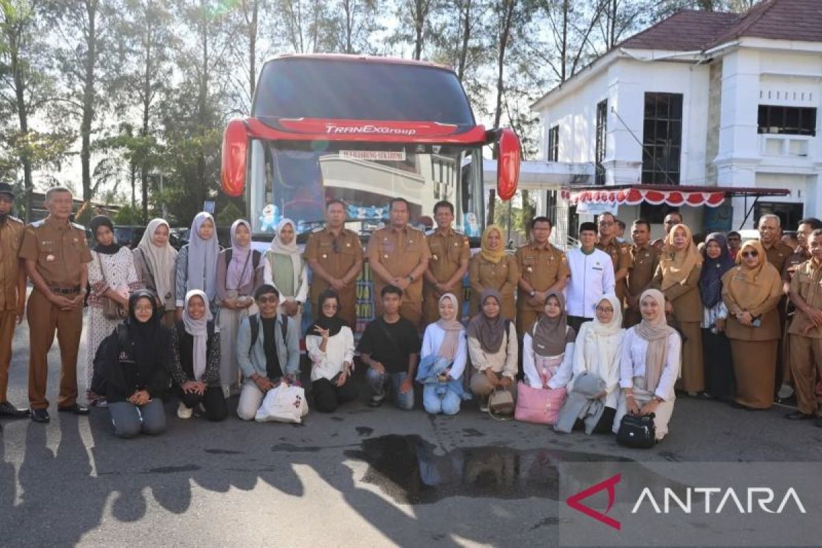 13 mahasiswa serta Saga saja Pariaman berangkat, ikuti perkuliahan di Telkom University