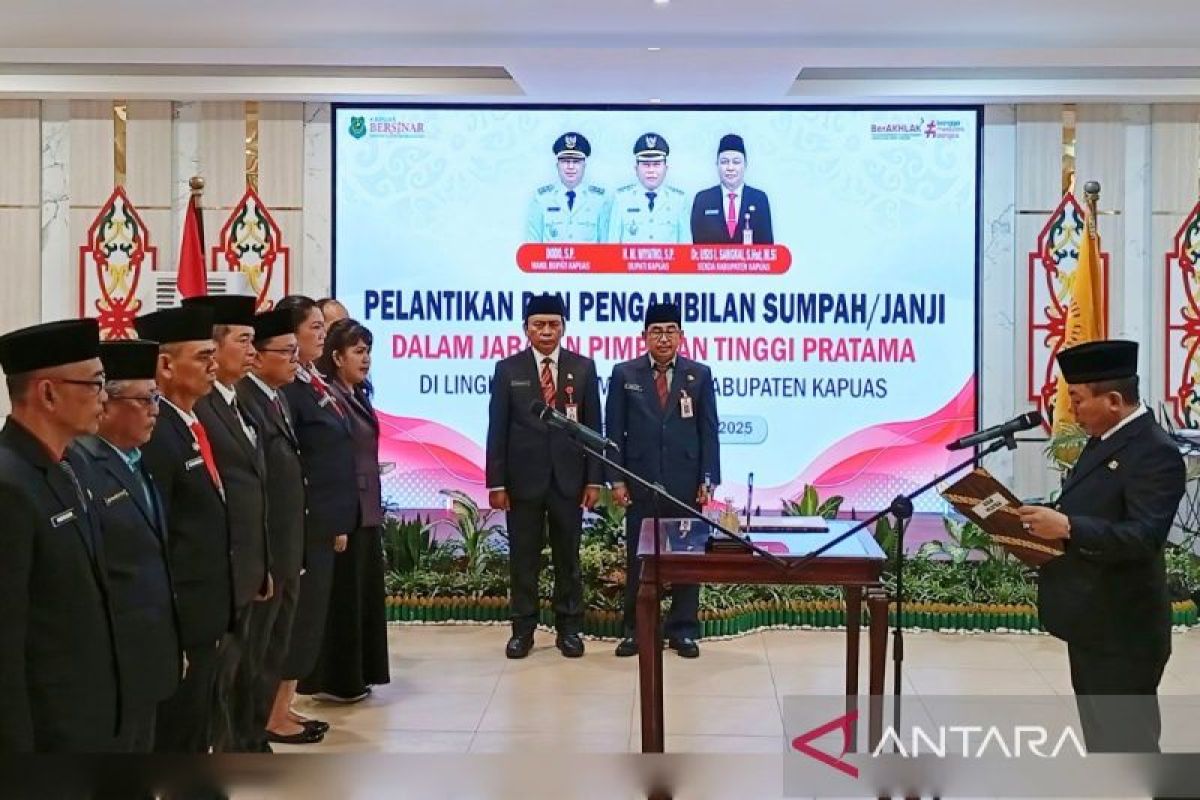Bupati Kapuas lantik sejumlah kepala dinas