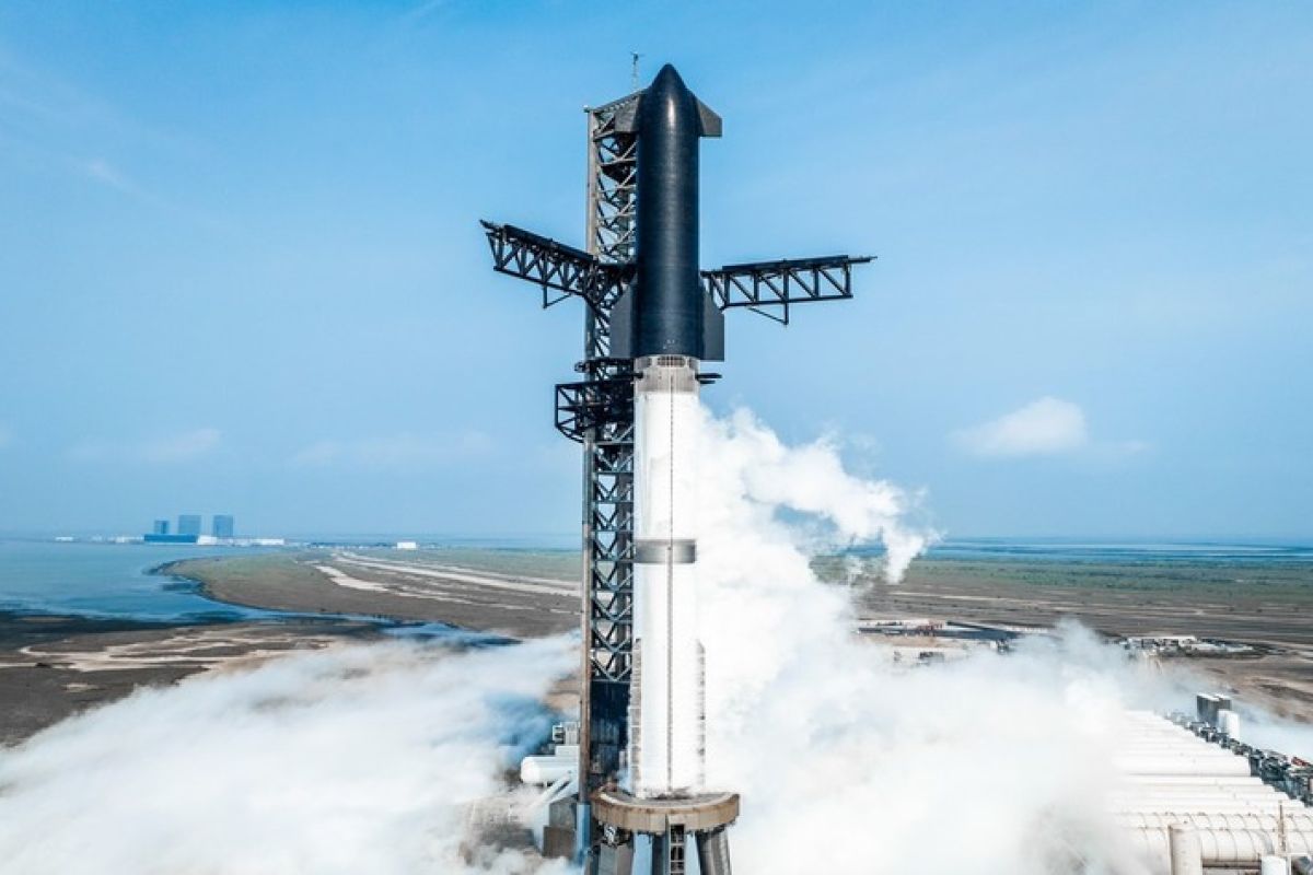 SpaceX batalkan uji terbang roket Starship akibat masalah teknis