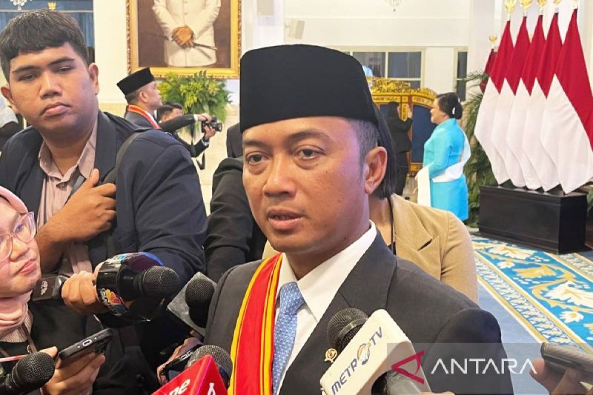 Mensesneg: Tanda jasa untuk anggota kabinet karena capaian luar biasa