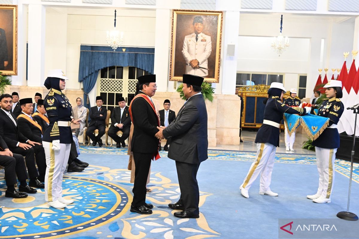 President awards scientists of AstraZeneca, Nusantara Immunotherapy