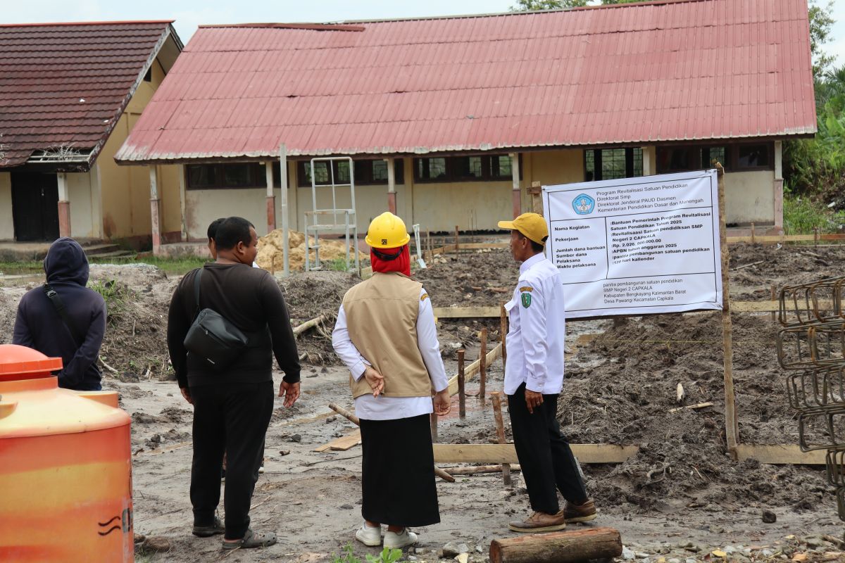 Disdikbud Bengkayang, Kalbar: Revitalisasi sekolah libatkan masyarakat