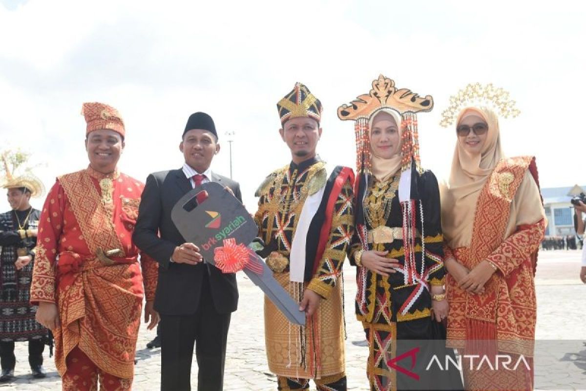 BRK Syariah Serahkan Mobil Adminduk untuk Pemko Pekanbaru