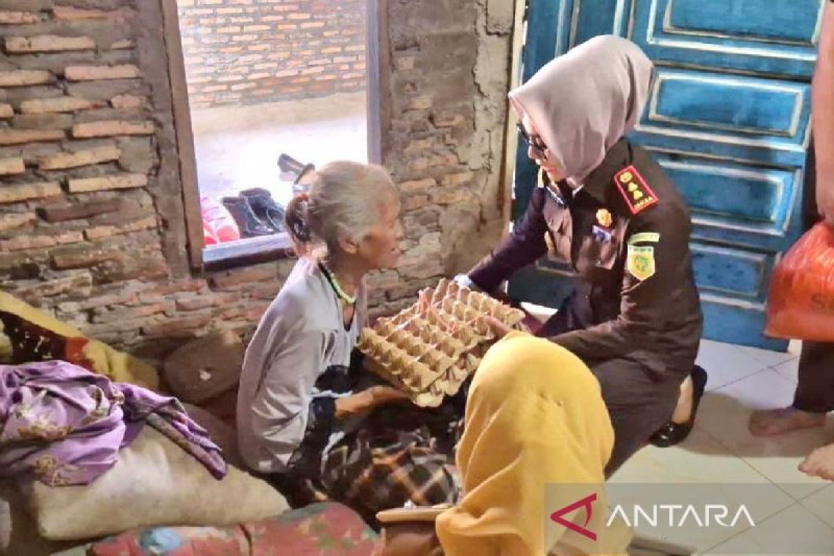 HUT Kejaksaan, Kastel : Kejari Tajungbalai Asahan berbagi 80 paket sembako