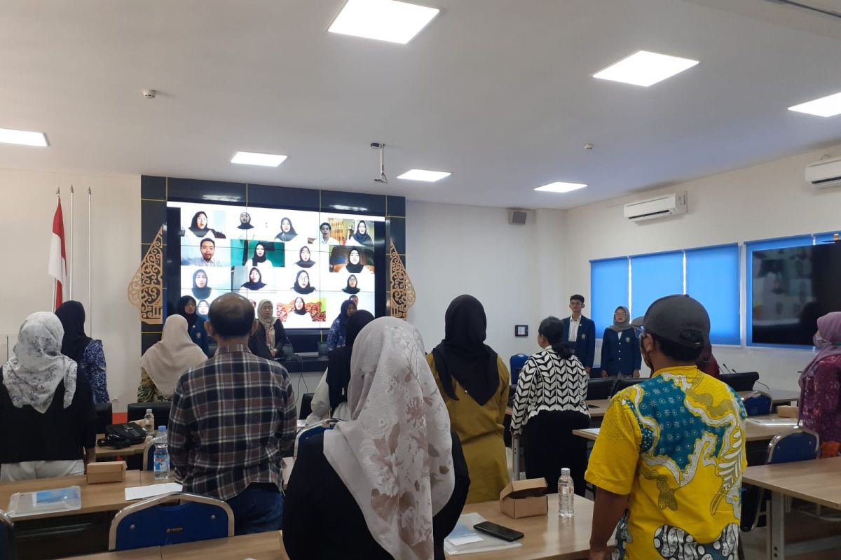 Sekolah Vokasi Undip latih keamanan digital bagi masyarakat sekitar