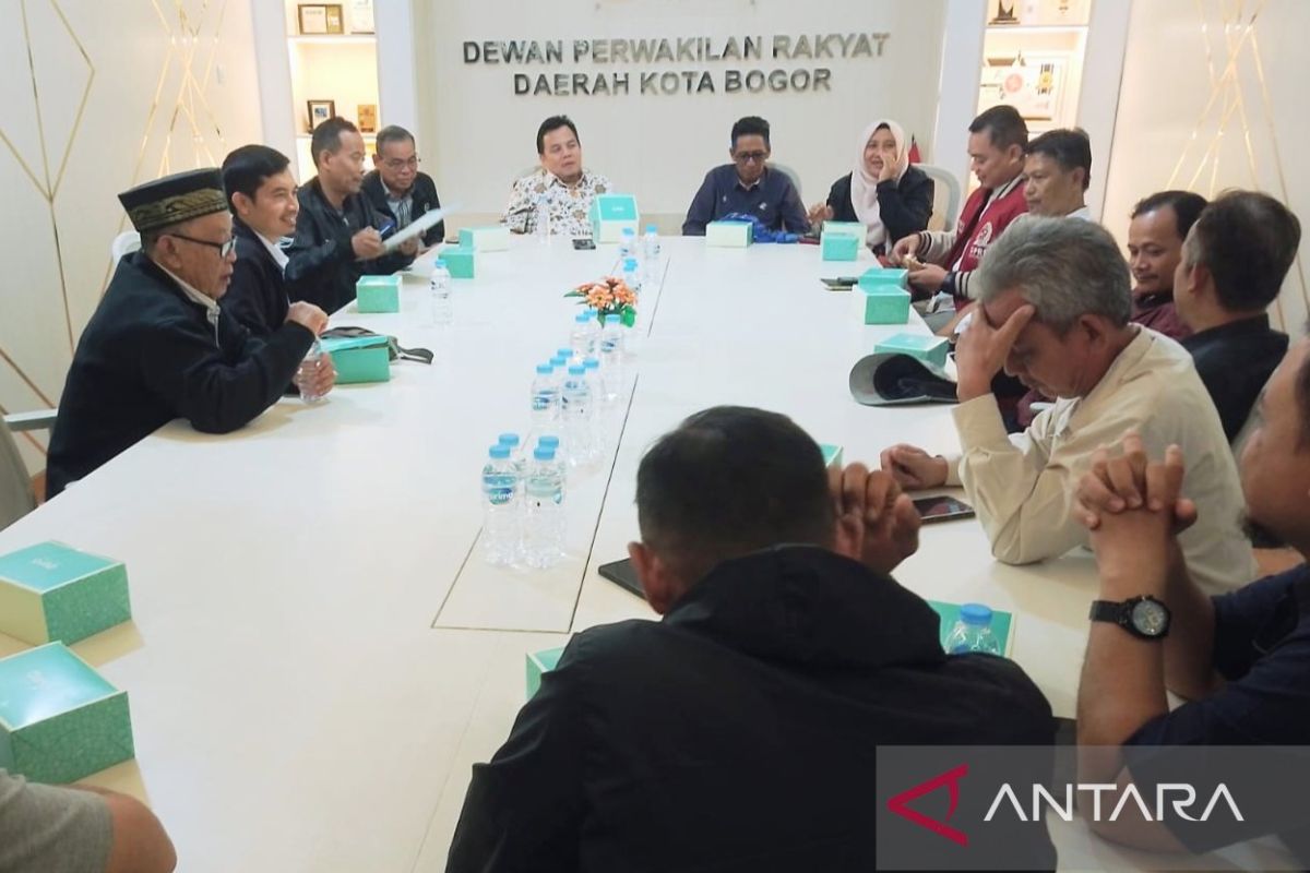 Warga Pabuaran keluhkan banjir saat hujan deras kepada Ketua DPRD Kota Bogor