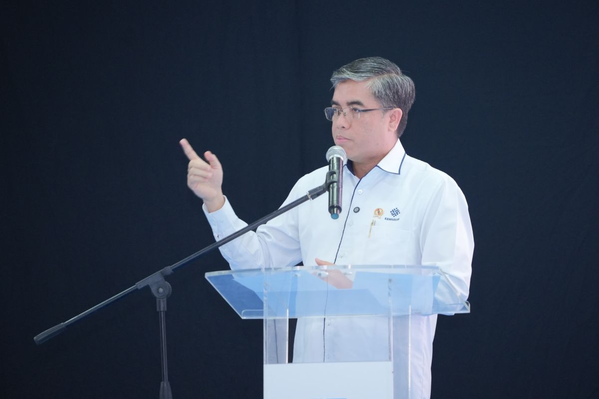 Manpower minister launches reforms after deputy named in graft