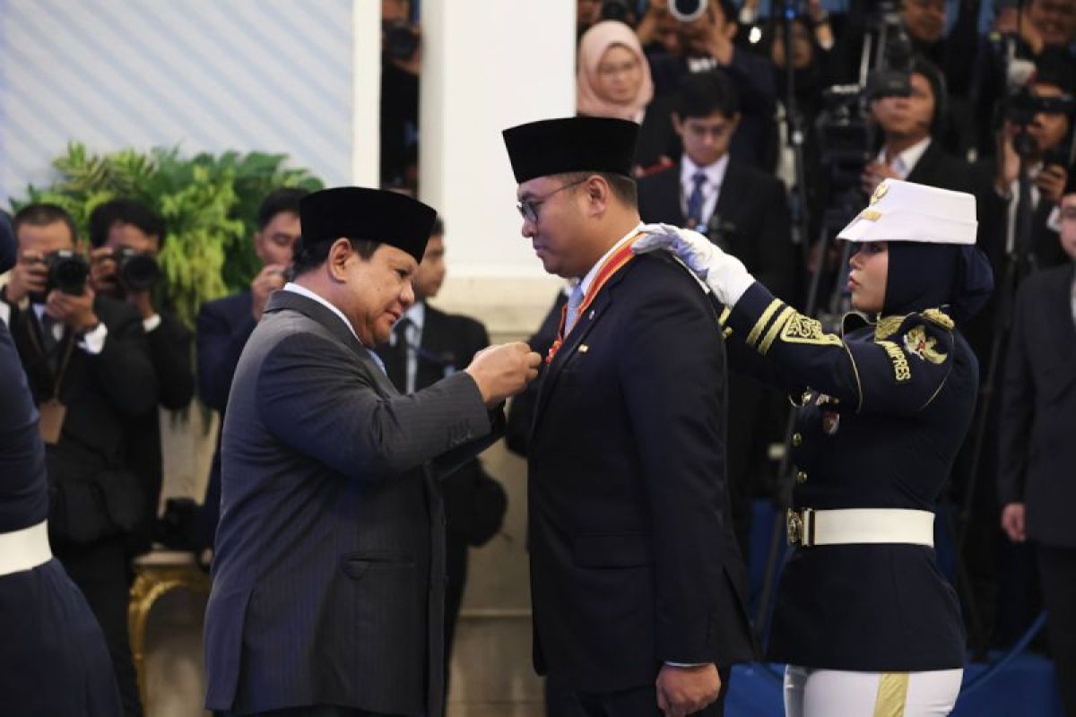 Wamentan Sudaryono terima Bintang Kehormatan dari Presiden Prabowo