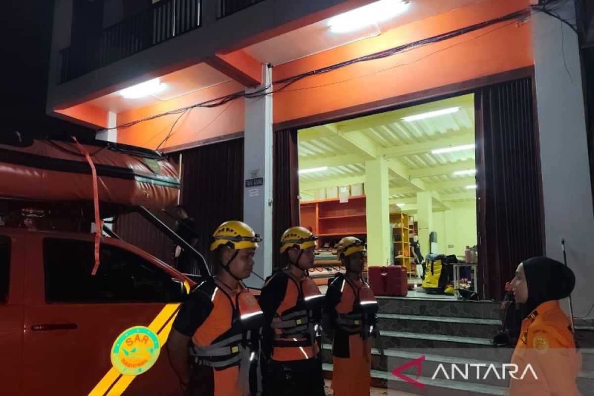 Seorang nelayan hanyut di perairan Tuing Bangka, Tim SAR lakukan pencarian