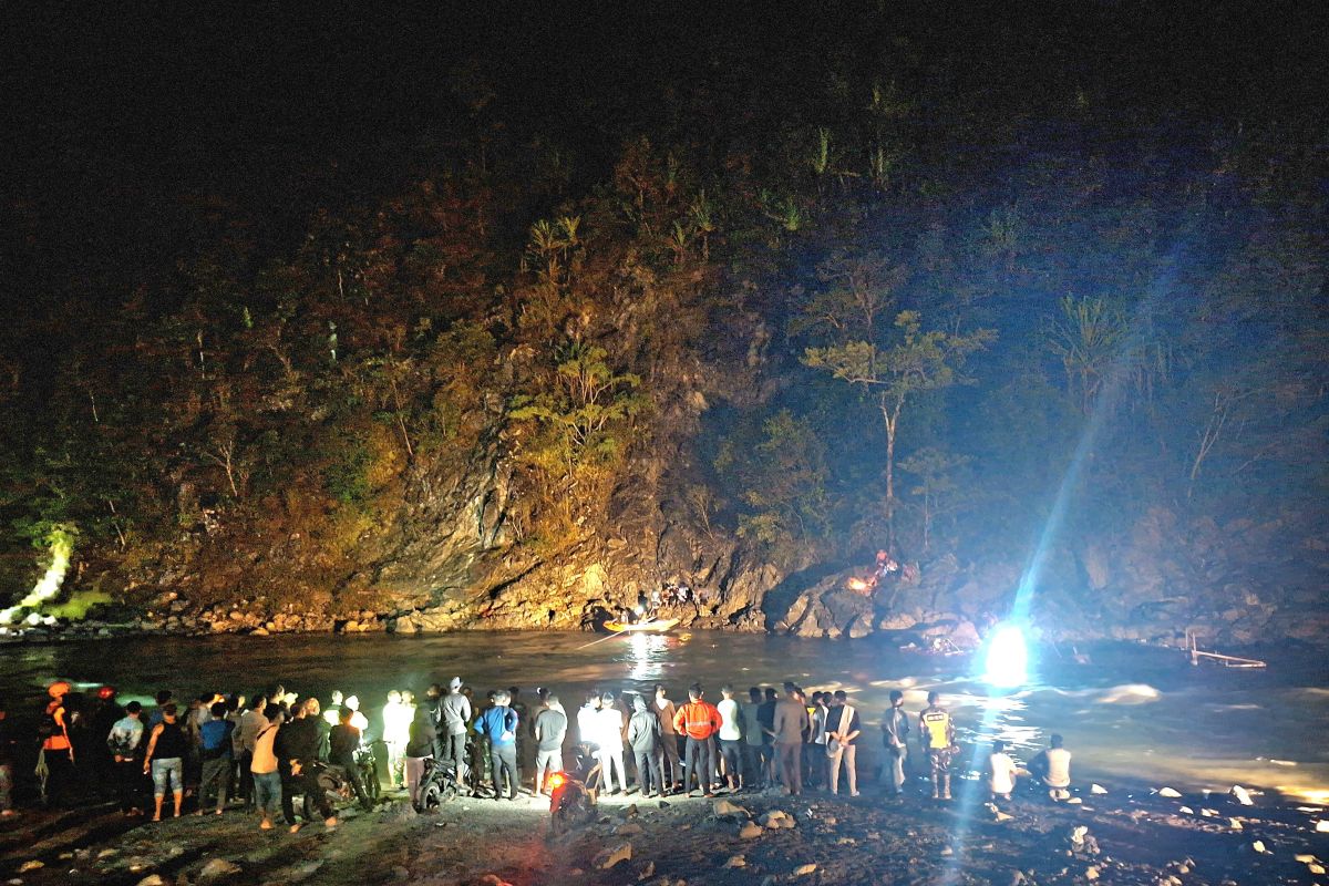 Santri keenam terseret arus sungai di Pidie Aceh ditemukan meninggal