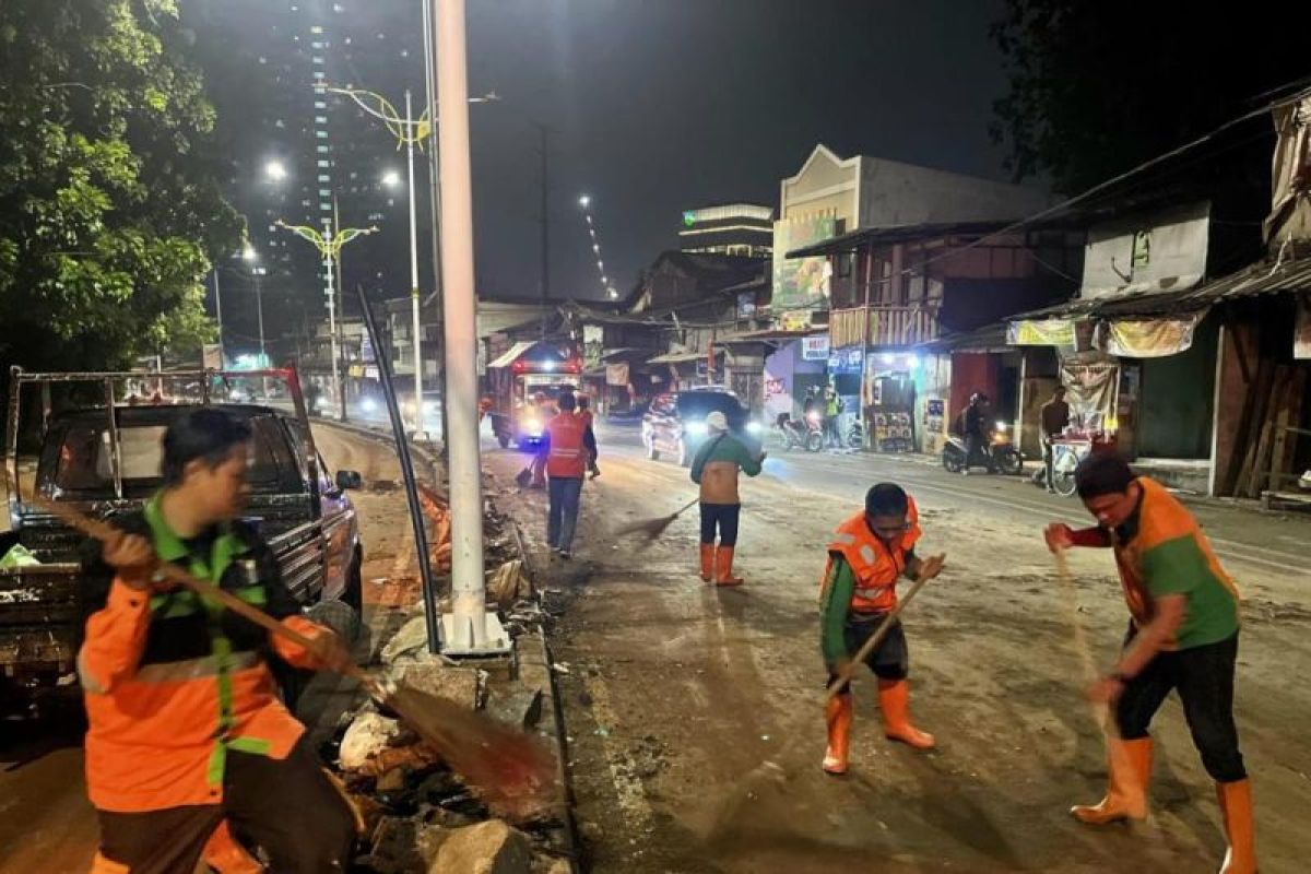 Aksi demo di DPR sisakan 18,72 ton sampah 
