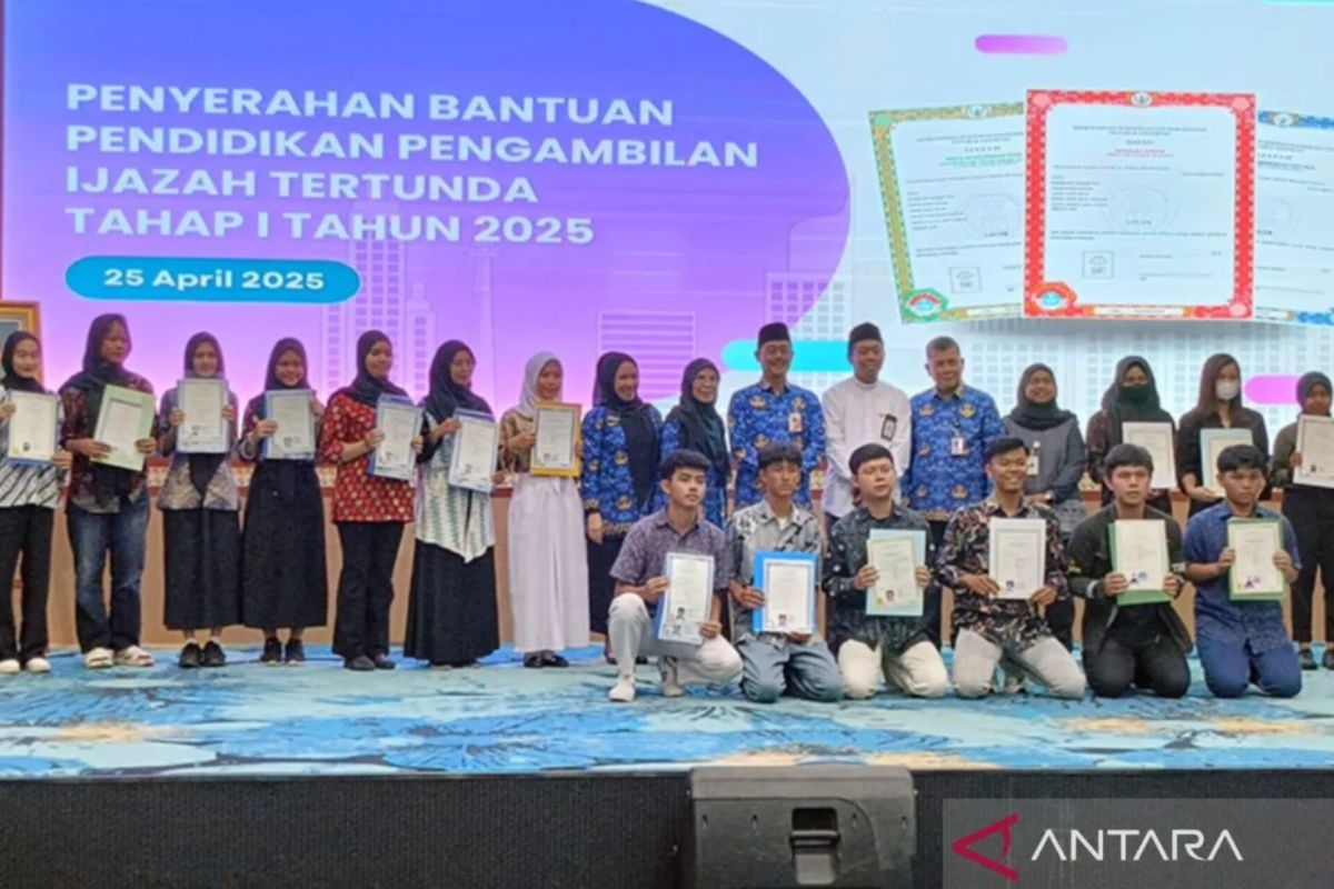 Ijazah 264 warga Jaktim ditebus Baznas