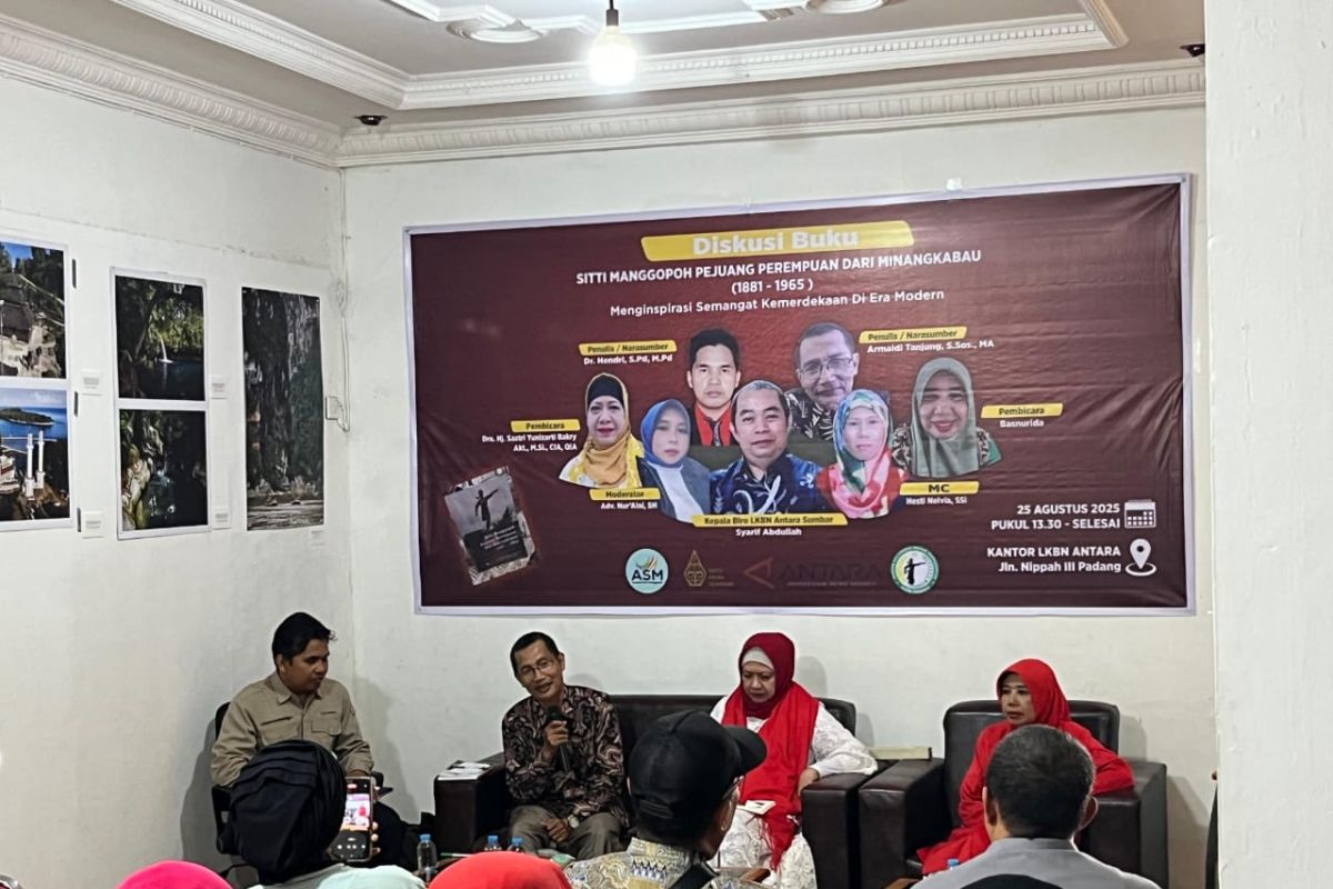 Diskusi buku Sitti Manggopoh Pejuang Perempuan dari Minangkabau di ANTARA Biro Sumbar