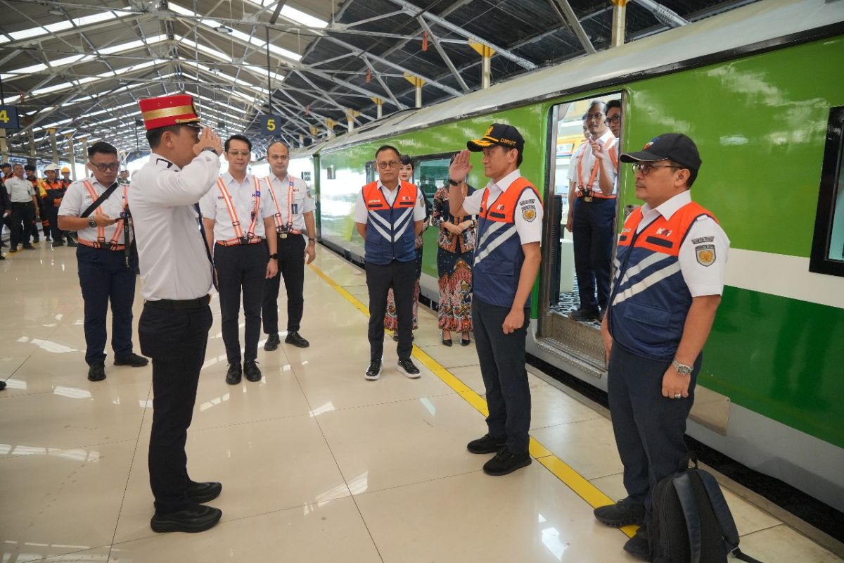 Direksi Baru KAI Tinjau Lintas Jawa, Perkuat Layanan dan Keselamatan Kereta Api