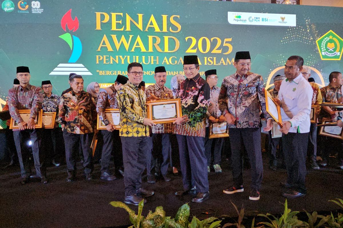 Bupati Sambas dapat penghargaan dari Kemenag RI atas peran dan pengutan fugsi penyuluh agama