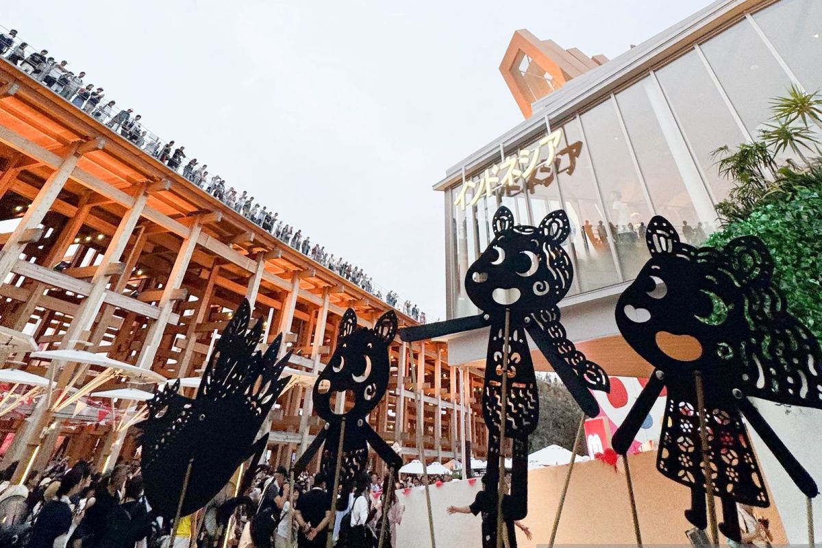 Pertunjukan animasi wayang tampil memukau di World Osaka Expo