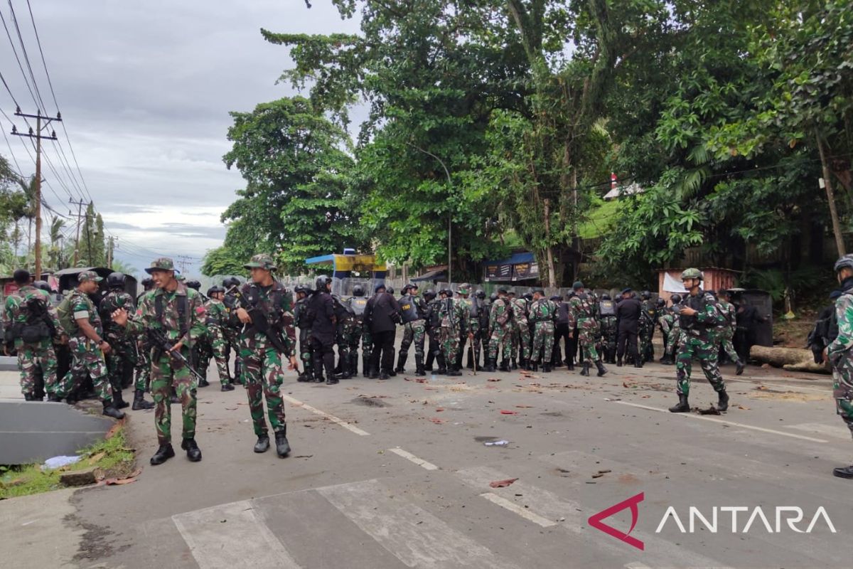Polda Papua Barat Daya tangkap 10 pelaku aksi anarkis di Kota Sorong