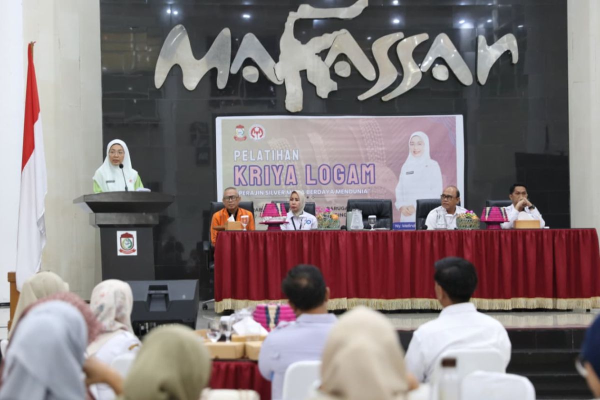 Mencetak perajin perak kreatif dan berdaya saing di Makassar